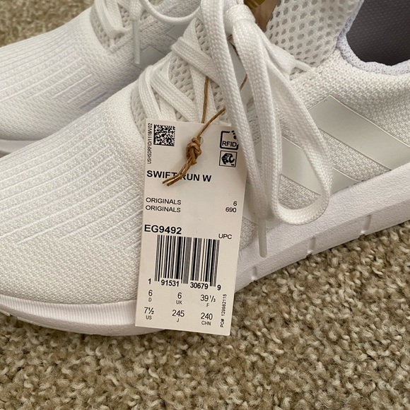 white adidas swift run women's